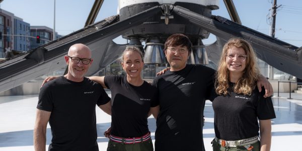 SpaceX公布首个载人极地太空飞行任务，参与者包括F2pool创始人王纯（Wang Chun）等缩略图